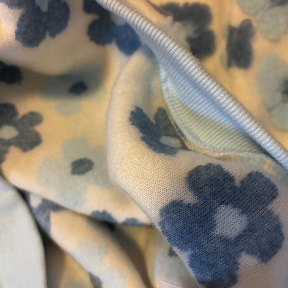 Maison de syndrome x Dress mafia white & blue 3D flowers brushed sweatshirt NWT - Picture 8 of 14